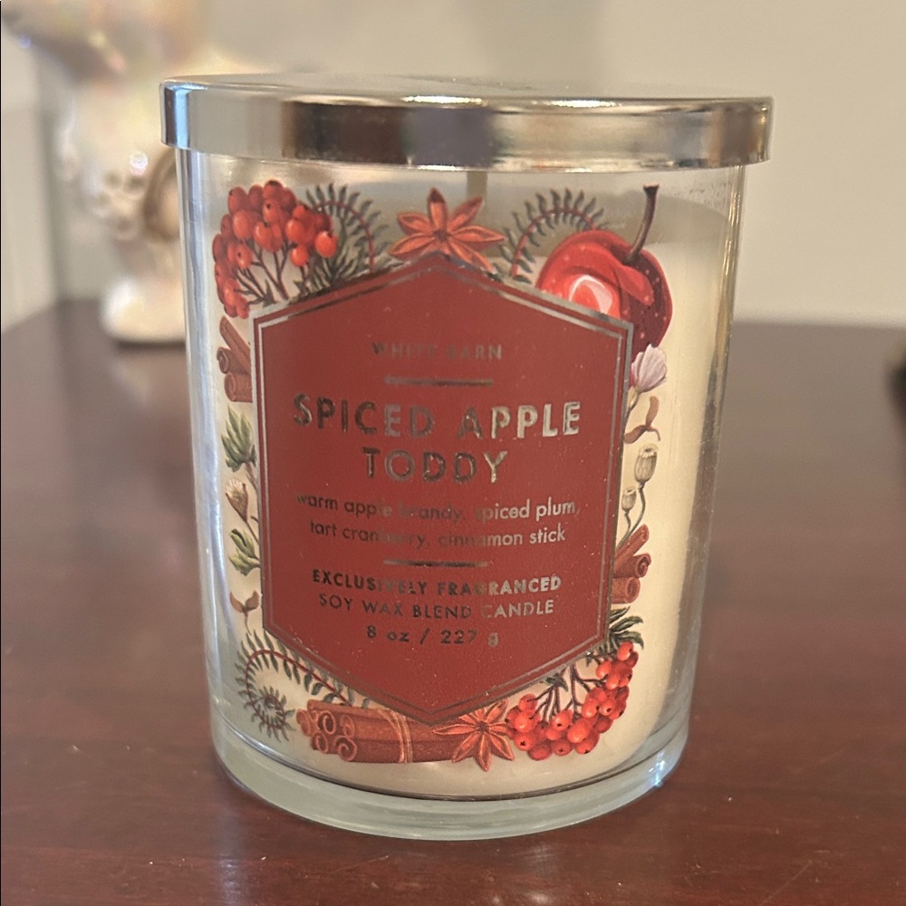 White Barn Spiced Apple Toddy Candle - New 8oz.